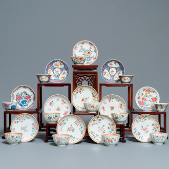 Twaalf Chinese famille rose koppen en schotels, Yongzheng/Qianlong
