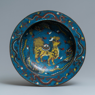 Un grand bassin en émaux cloisonnés à décor d'un qilin, des phénix et des dragons, Chine, République