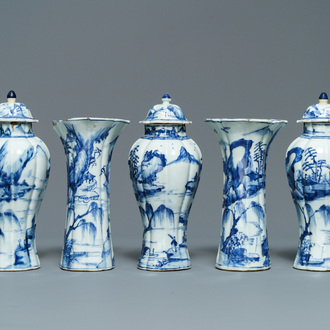 Een Chinees blauw-wit vijfdelig kaststel met landschappen, Kangxi