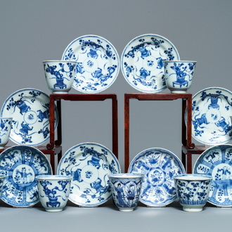 Acht Chinese blauw-witte koppen en schotels, Kangxi