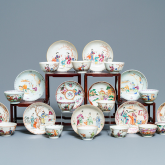 Dertien Chinese famille rose koppen en elf schotels met mandarijns decor, Qianlong