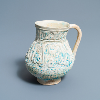 Une verseuse à émail turquoise à décor calligraphique, Kashan, 13/14ème
