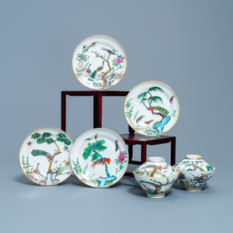 Vier Chinese Canton famille rose bordjes en twee dekselkommen, 19e eeuw
