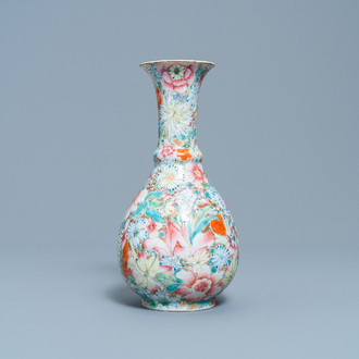 Een Chinese famille rose 'millefleurs' vaas, Qianlong merk, Republiek