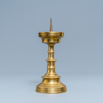 Un chandelier en bronze, Flandres, 15/16ème