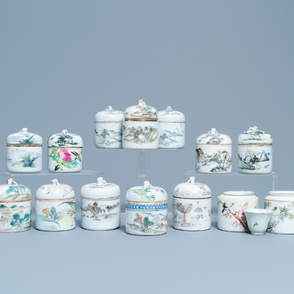 Een collectie van 14 Chinese qianjiang cai wijnkom-warmers, 19/20e eeuw