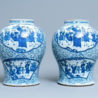 Een paar Chinese blauw-witte vazen, Chenghua merk, 19e eeuw