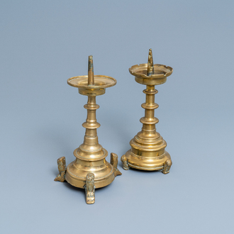 Deux flambeaux en bronze, Flandres ou Pays-Bas, 15/16ème
