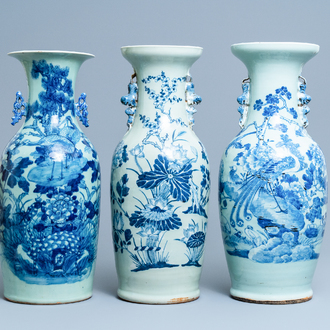 Drie Chinese vazen met blauw-wit decor op celadon fondkleur, 19e eeuw
