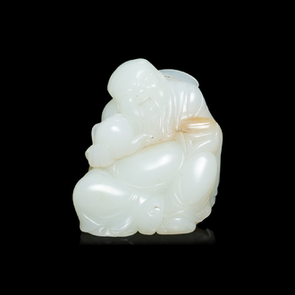 Een Chinese figuur van Li Taipo in witte jade, Kangxi/Yongzheng