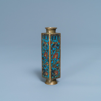 Een kleine Chinese cloisonné 'cong' vaas, Wanli