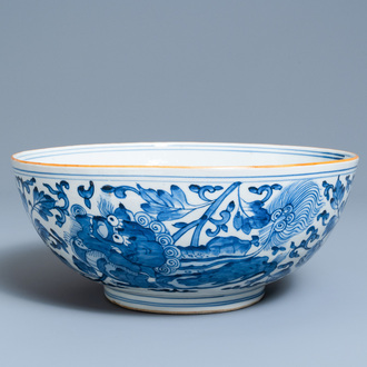 Een grote Chinese blauw-witte kom met boeddhistische leeuwen, Transitie periode
