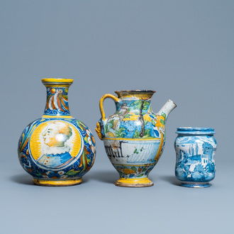Drie apothekerspotten in Italiaanse majolica, 16/18e eeuw