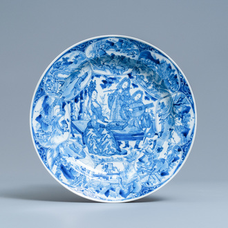 Een Chinese blauw-witte schotel met muzikanten, Kangxi