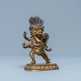 Een Sino-Tibetaanse vergulde bronzen figuur van Hayagriva, 18/19e eeuw