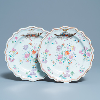 Een paar Chinese famille rose wapenborden voor de Deense markt, Qianlong