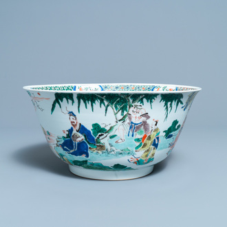 Een grote Chinese famille verte kom met figuratief decor, Kangxi