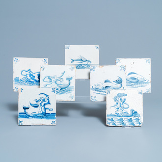 Zeven blauw-witte Delftse tegels met zeewezens, 17e eeuw