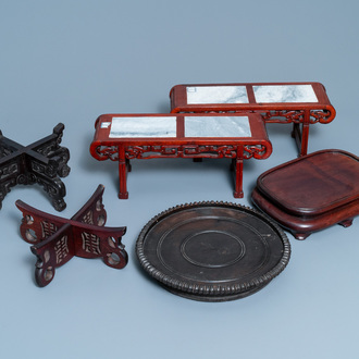 Zes diverse grote Chinese houten sokkels, 19/20e eeuw