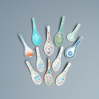 Elf Chinese famille rose, blauw-witte en monochrome lepels, 19/20e eeuw