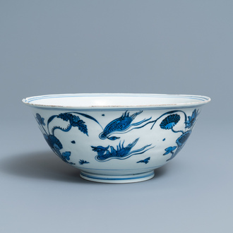 Een Chinese blauw-witte kom met mandarijneenden, Chenghua merk, Wanli