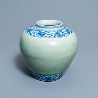 Een Chinese blauw-witte en celadon vaas met lotusslingers, Ming