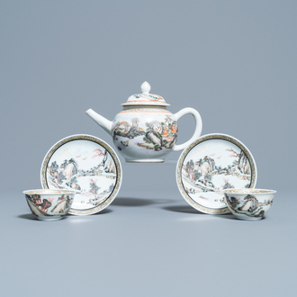 Een fijne Chinese 'landschaps' theepot en een paar koppen en schotels, Yongzheng