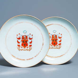 Een paar Chinese schotels met het wapen van Ross of Balnagowan voor de Schotse markt, Qianlong