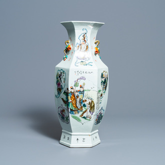 Een Chinese hexagonale qianjiang cai vaas, 19e eeuw