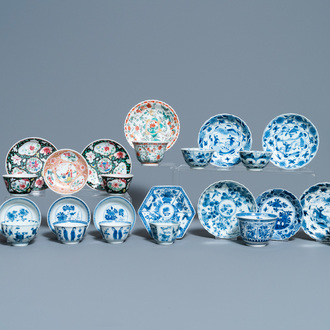 Dertien Chinese blauw-witte, famille rose en famille verte koppen en schotels, Kangxi/Qianlong