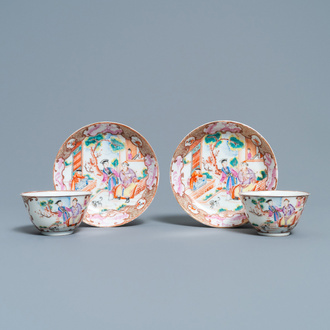 Een paar fijne Chinese famille rose koppen en schotels met mandarijns decor, Qianlong