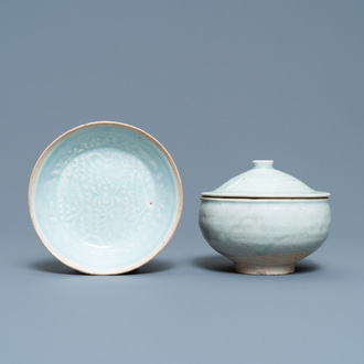 Een Chinese qingbai 'vissen' schotel en een dekselkom, Song/Yuan