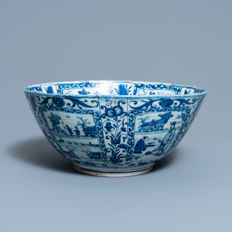 Een grote Chinese blauw-witte kraakporseleinen kom, Wanli