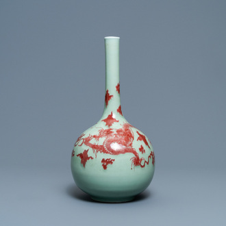Een Chinese koperrode 'draken' vaas met celadon fondkleur, Kangxi