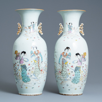 A pair of Chinese famille rose vases, 19/20th C.