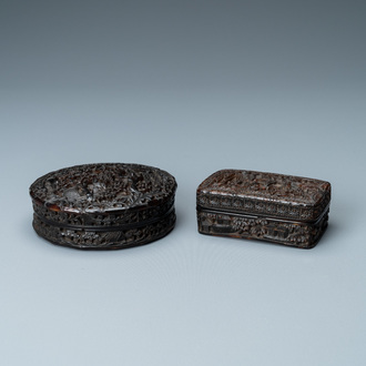 Twee Chinese dekseldoosjes in schildpadfineer, Canton, 19e eeuw