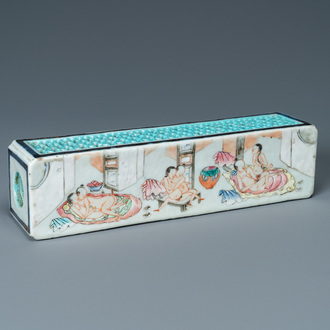 A Chinese famille rose 'erotical subject' cricket box, 1st half 19th C.