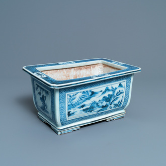 Een Chinese rechthoekige blauw-witte jardinière, Qianlong