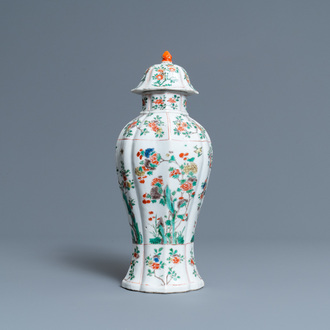 Een Chinese famille verte dekselvaas, Kangxi