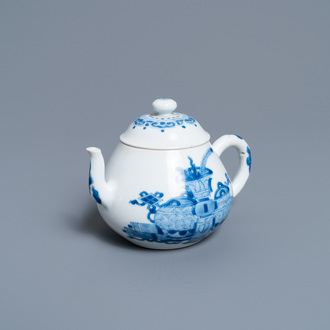 Een Chinese blauw-witte theepot met antiquiteiten, Jiajing merk, Kangxi