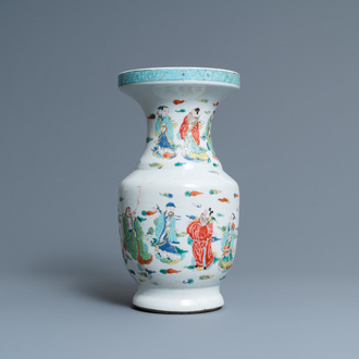 Een Chinese famille rose 'onsterfelijken' vaas, Yongzheng