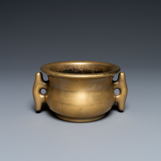 Een Chinese bronzen 'yilu' wierookbrander, Xuande merk, 17e eeuw