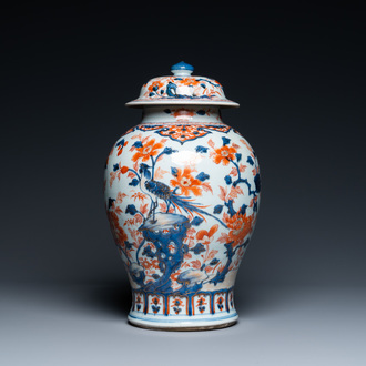 Een Chinese Imari-stijl dekselvaas, Kangxi