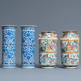 Een paar Chinese blauw-witte en een paar Canton famille rose vazen, 19e eeuw