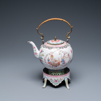 Een Chinese Canton email theepot op komfoor, Qianlong