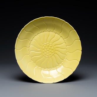 Een Chinese monochrome gele 'lotus' schotel, Yongzheng merk, Republiek