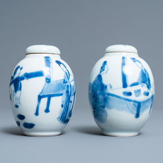 Twee Chinese blauw-witte theebussen met deksels, Kangxi