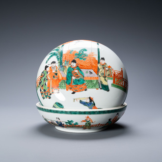 Een Chinese famille verte dekseldoos, 19/20e eeuw