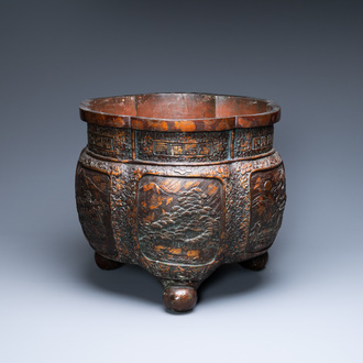 Een Chinese zeslobbige bronzen jardinière met vergulde spatten, 19/20e eeuw