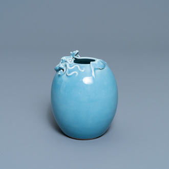 Een Chinese monochrome lavendelblauwe penselenwasser, Yongzheng merk, Republiek